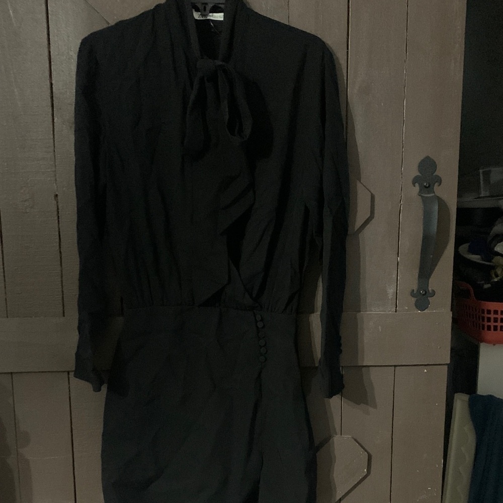 Chic Long Sleeve Black Dress